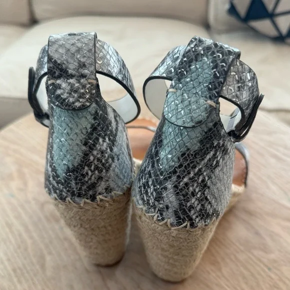 DOLCE VITA Women's Noor Wedge Sandal Stone Mint Black White Snake Print Sz 7.5 - Picture 2 of 8